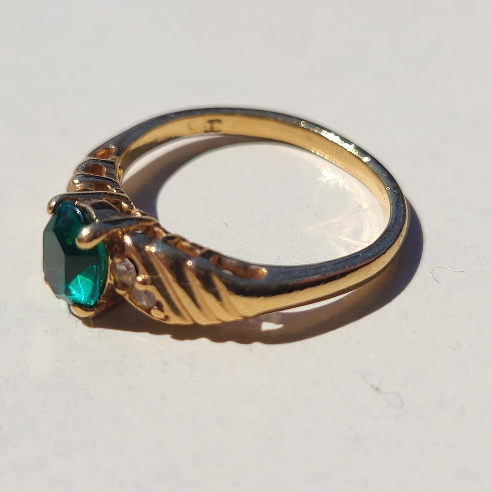 Gold Tone Green Stone Rhinestone Ring Size 9.5 Vintage Cocktail Jewelry
